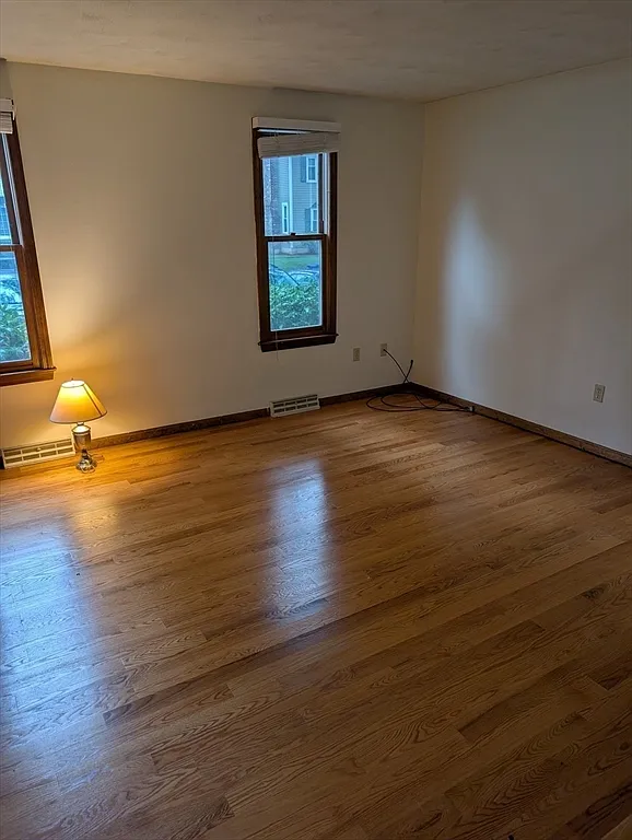 2 bed, 1.5 bath, 1170 sqft, $2,900 — Photo 3