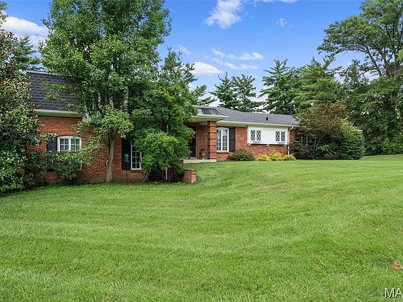 2nd image of 11631 Fallbrook Dr