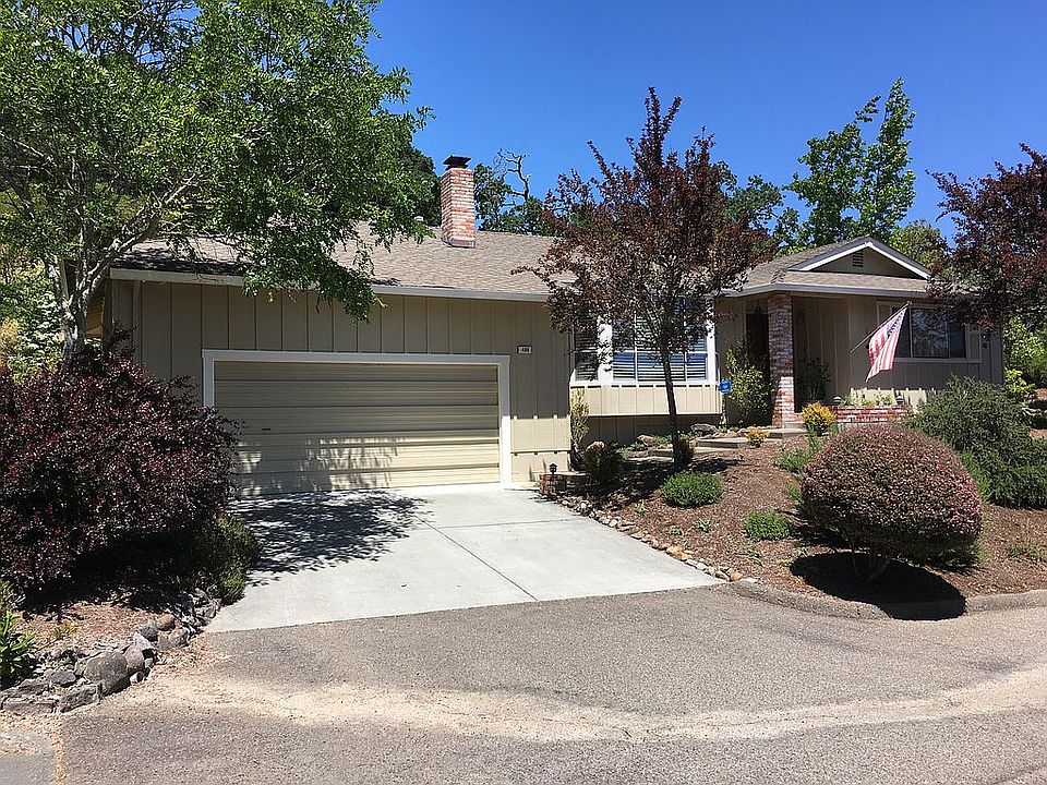 Private driveway to home