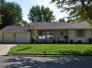 100 Hemlock Ln, Newton, KS 67114