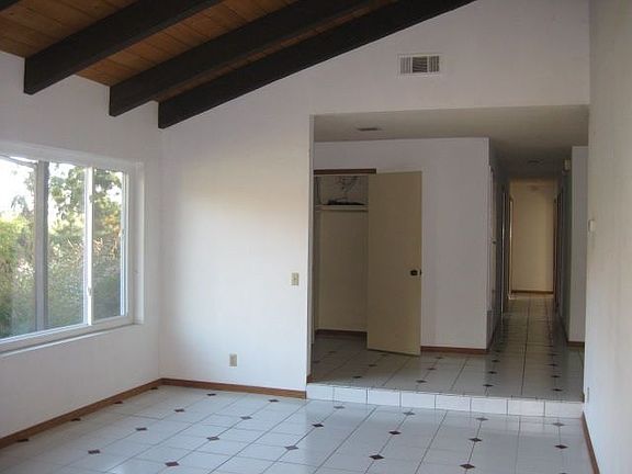 3rd image of 3211 Kaywood Dr