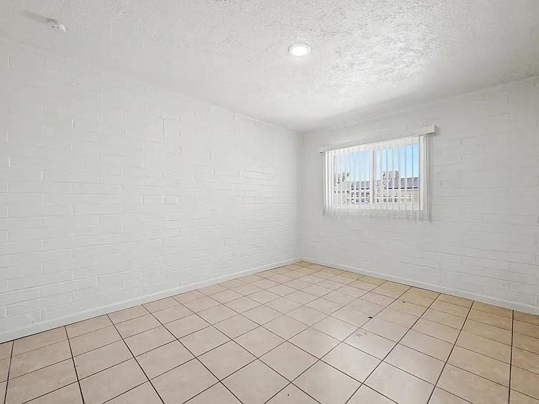 2433 E Cameron Vis — Photo 20