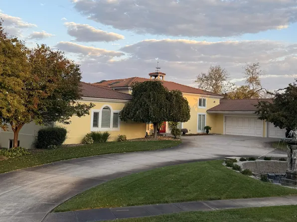 2052 W Camino Real St, Columbus, NE 68601