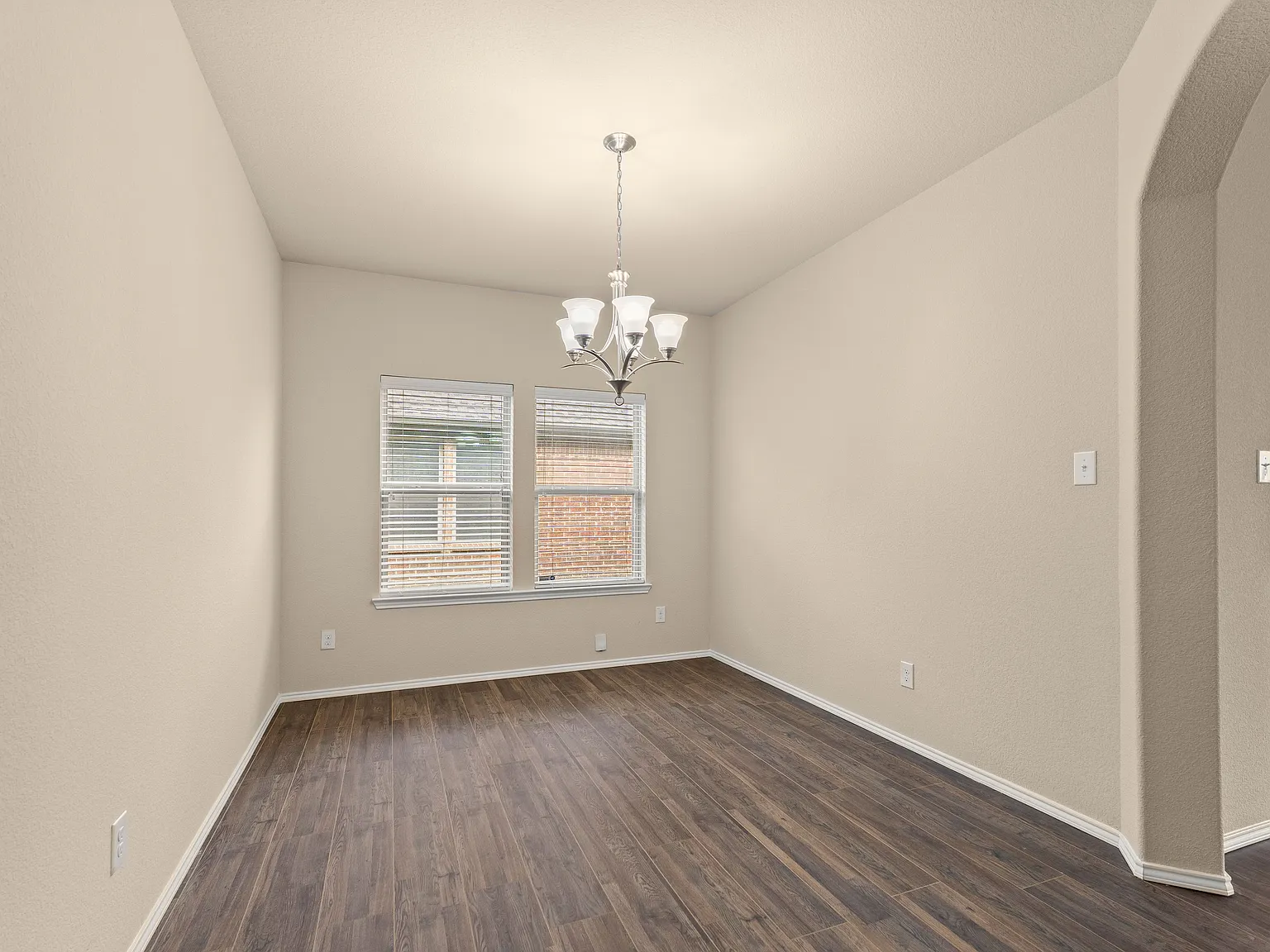 3 bed, 1754 sqft, $2,200 — Photo 3