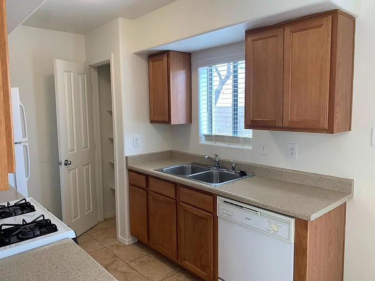Rincalina on Speedway Townhomes — Photo 23