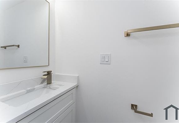 4th image of 2230 Nicholson St SE #5