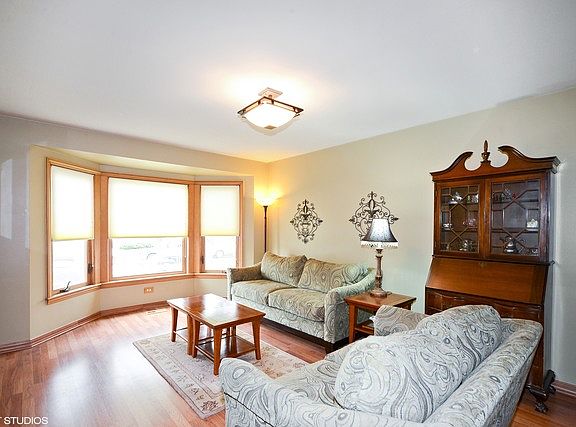 3rd image of 4815 N McVicker Ave