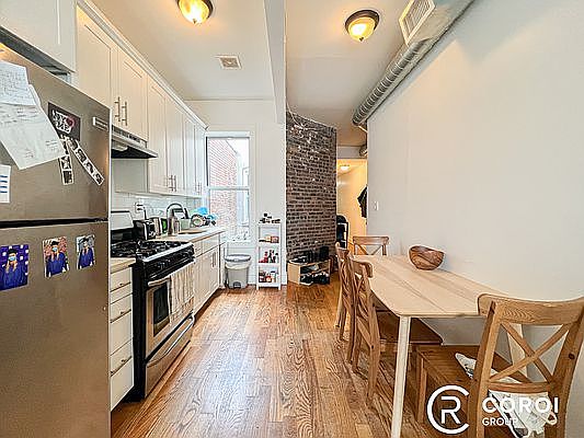 5th image of 909 Jefferson Ave #2