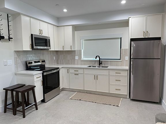2nd image of 6224 Zelzah Ave