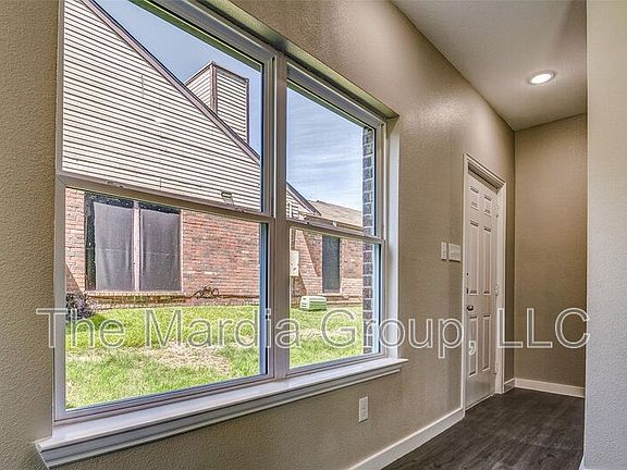 5th image of 1110 Woburn Dr