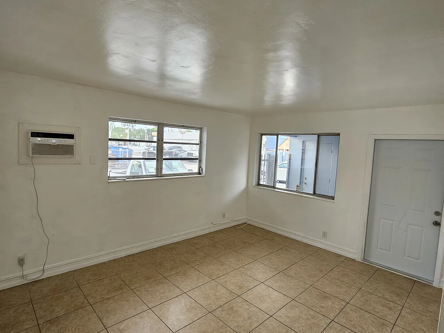 Hollywood, Fl | 1b & 1b | 2817 Van Buren — Photo 3