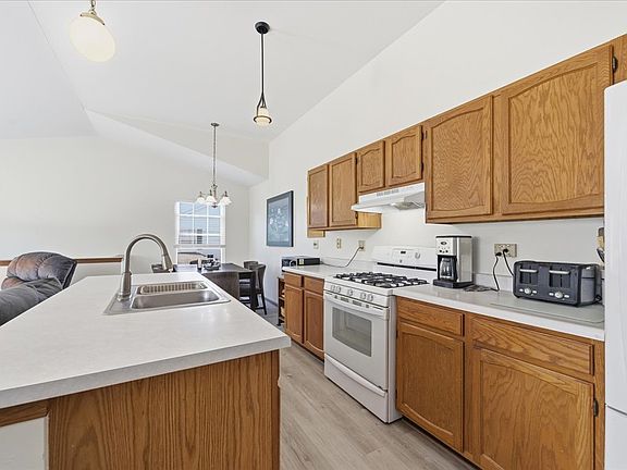 5th image of 725 Fieldcrest Dr Unit C