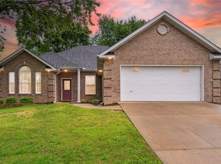 404 NW Saddlebrook Dr, Bentonville, AR 72712