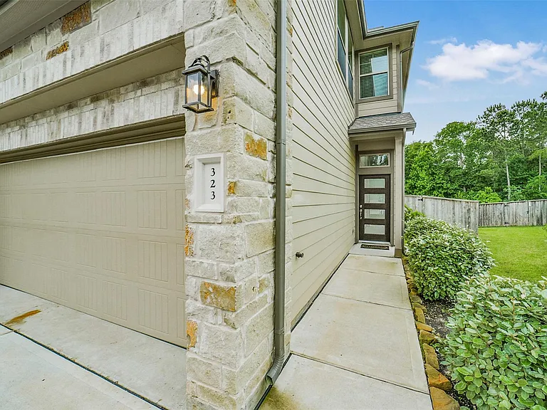 323 N Spotted Fern Dr — Photo 3