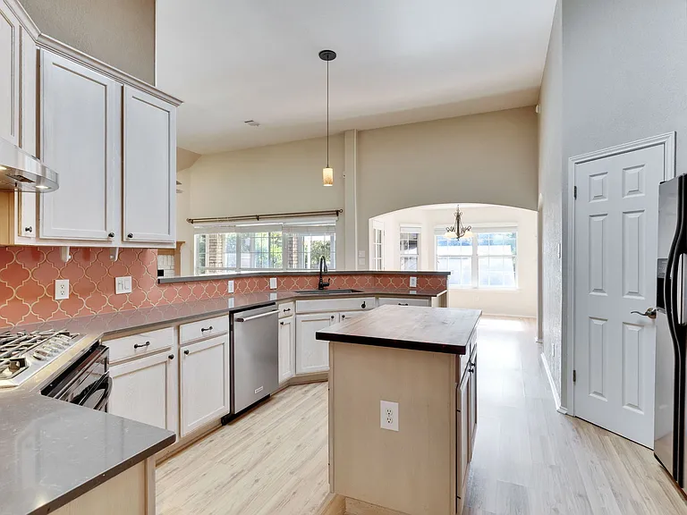 2901 Warwick Way — Photo 14