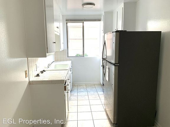2nd image of 1426 Barry Ave APT 03