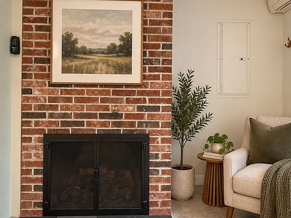 4th image of 23 Fort Ave #1