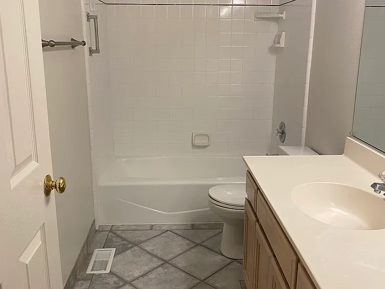 935 W Spain St #C — Photo 13