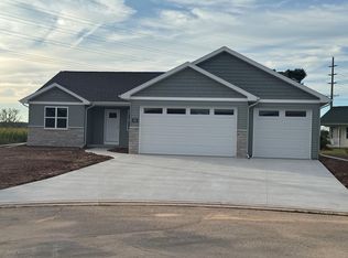 535 Dogwood Ct, New London, WI 54961