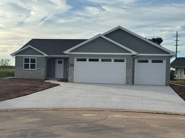 535 Dogwood Ct, New London, WI 54961