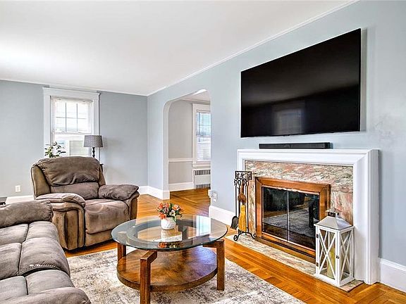 5th image of 42 Mountain Ave