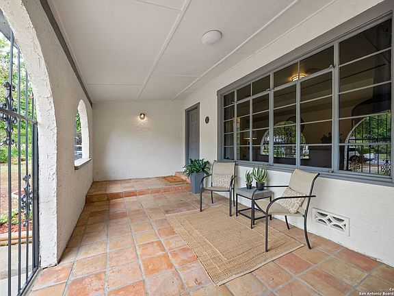 4th image of 2238 W MAGNOLIA AVE