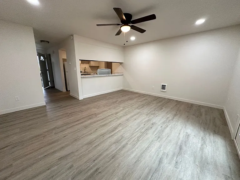2795 N Clark Ct — Photo 6