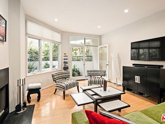 5th image of 3019 3rd St Unit 205