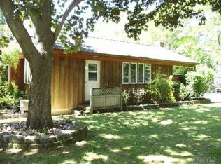 15 Valorie Rd, Southampton, NY 11968