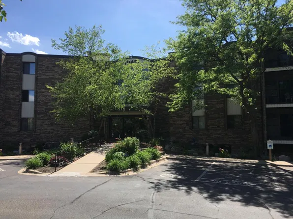 10451 Greenbrier Rd APT 319, Minnetonka, MN 55305