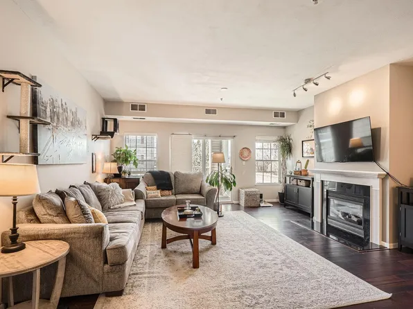 12693 Collegeview Dr #201, Eden Prairie, MN 55344