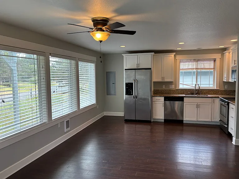 905 Pacific Surf Ave SW — Photo 2