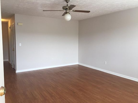 2nd image of 819 Valerie Ln