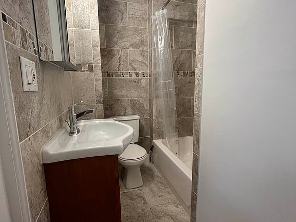 3rd image of 430 Humboldt St APT 2L