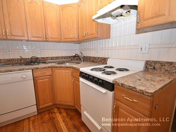 4th image of 21 Gibbs St Unit 12G