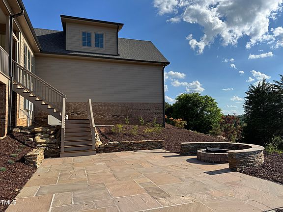 4th image of 976 Knob Hill Dr