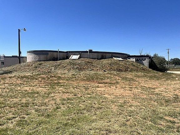 2nd image of 1401 W County Road 140