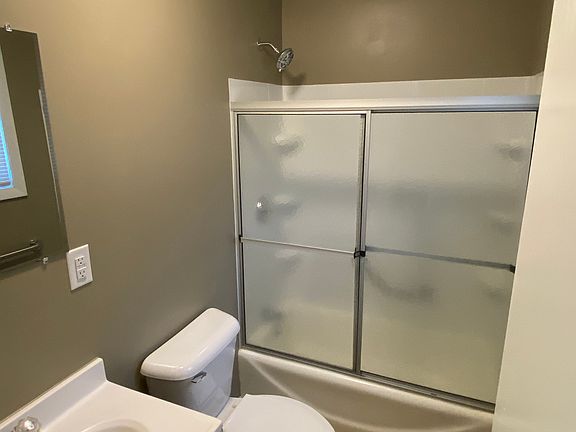 5th image of 1052 Pine St
