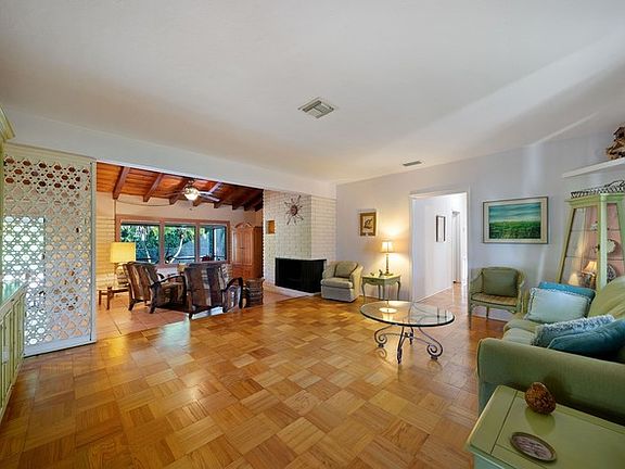 4th image of 800 Sistina Ave