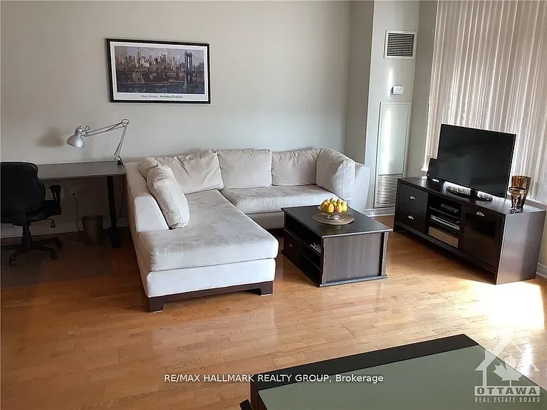 570 Laurier Ave W #1601 — Photo 2