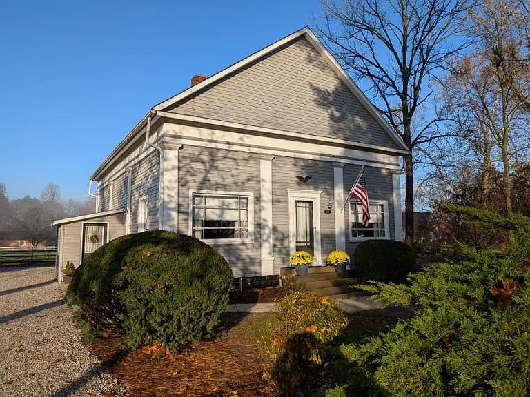 5680 N Clinton St — Photo 5