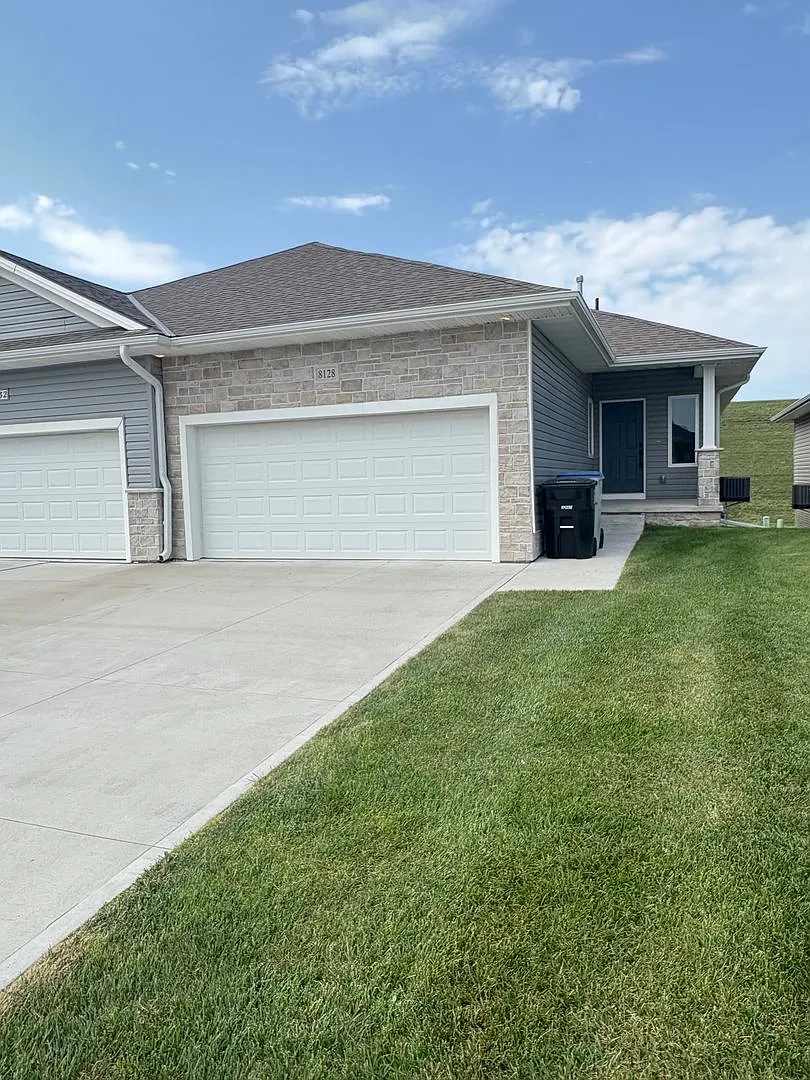 Beautiful 3Bed 3Bath Home in the Gretna School District! — Photo 1