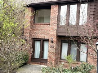 20 Brandon Pl, Rocky River, OH 44116