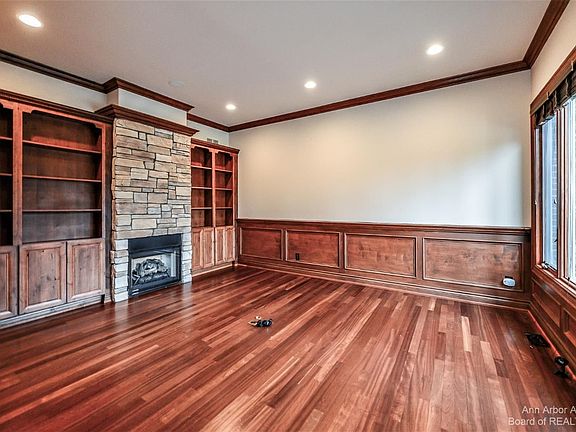 5th image of 293 Brittany Ln