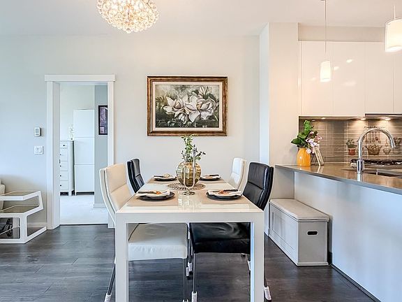 3rd image of 9399 Alexandra Rd #513