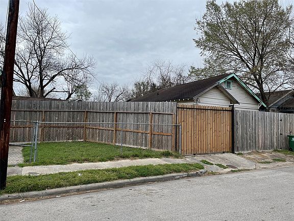 5th image of 3703 Drew St