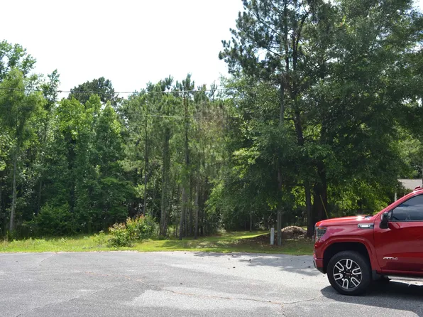 22 Pine Bark Ln, Midway, FL 32343