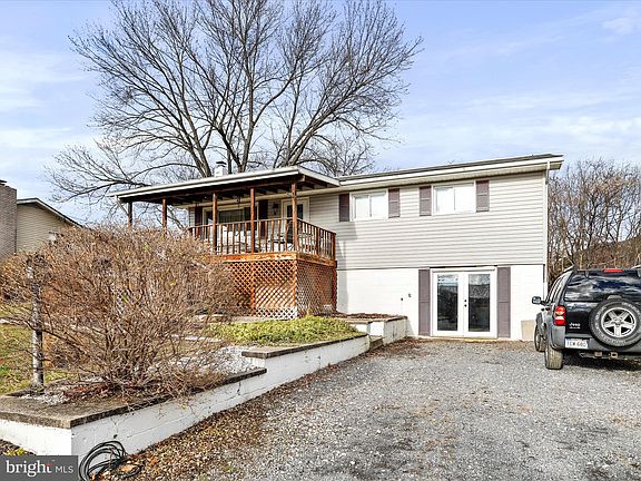 3rd image of 213 Hazelton Dr
