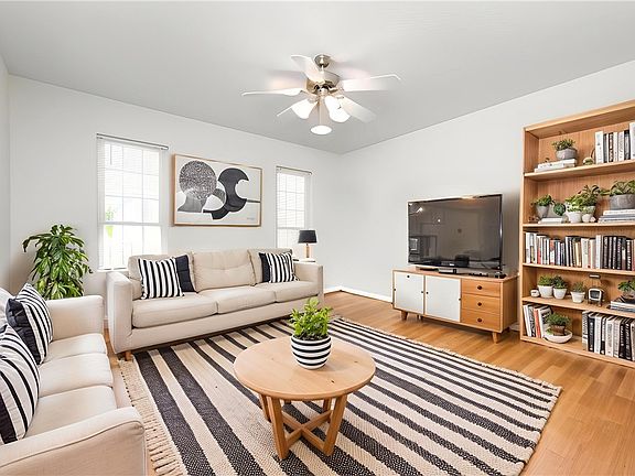 2nd image of 100 Antique Ct