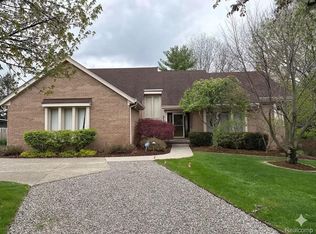 33813 Yorkridge St, Farmington Hills, MI 48331